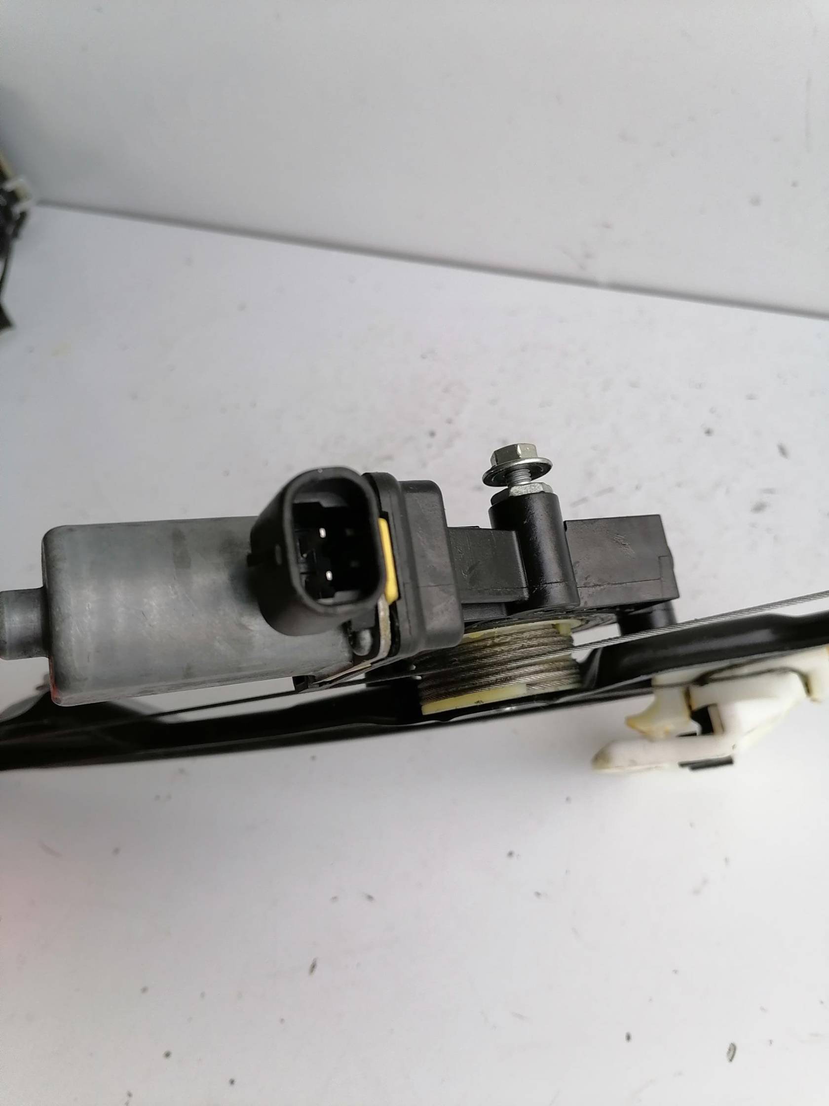 Alzacristallo elettr. porta ant. con motorino dx.